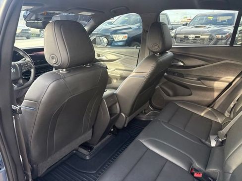 Used 2025 Buick Envista Sport Touring w/ Convenience II Package FWD image 25
