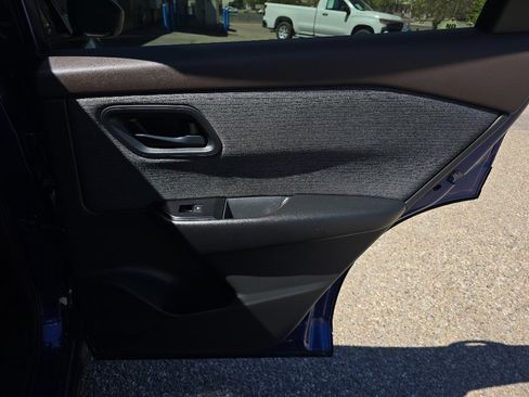 Used 2023 Nissan Rogue S image 25