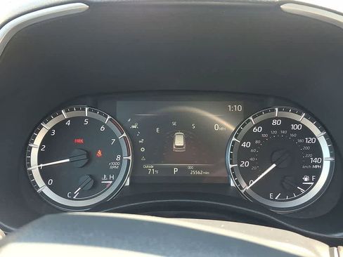 Used 2024 Toyota Highlander XLE AWD/4WD image 12