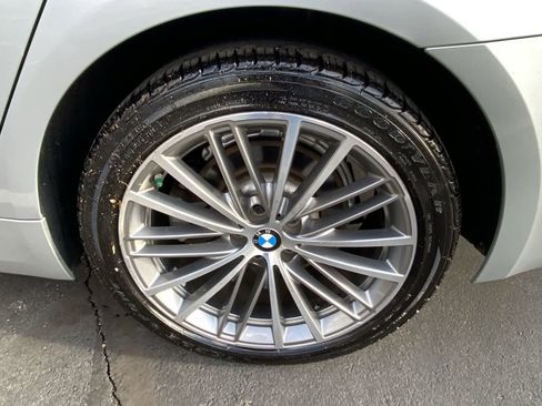 Used 2020 BMW 530i xDrive 530i xDrive w/ Premium Package image 18