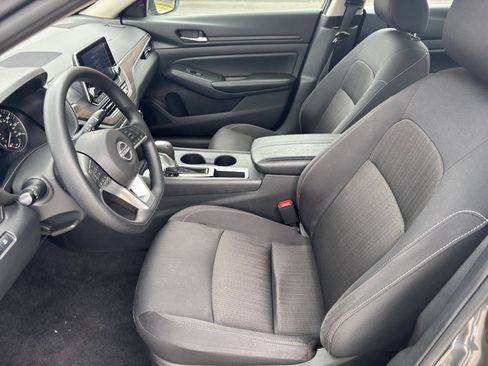 Used 2025 Nissan Altima 2.5 SV FWD image 26