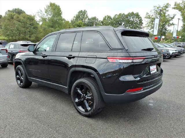 Used 2025 Jeep Grand Cherokee Limited w/ Black Appearance Package AWD/4WD image 8