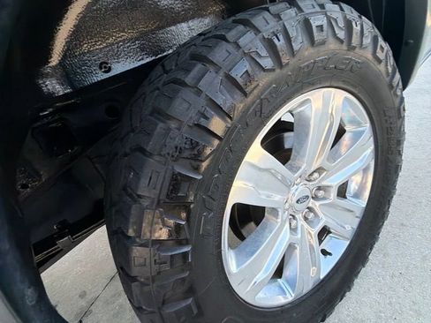 Used 2019 Ford F150 Platinum w/ Equipment Group 701A Luxury AWD/4WD image 18
