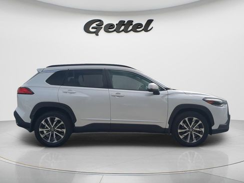 Used 2023 Toyota Corolla Cross XLE w/ Convenience Package image 11