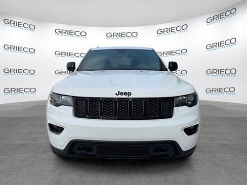 Used 2019 Jeep Grand Cherokee Laredo RWD image 2