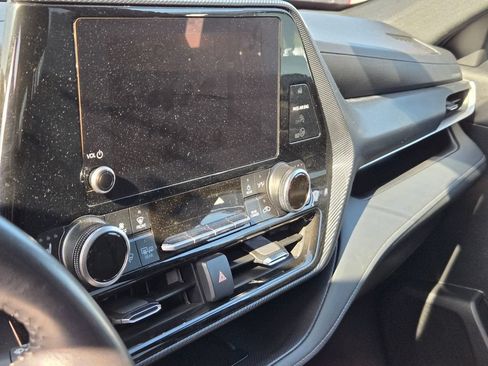 Used 2025 Toyota Highlander XSE AWD/4WD image 10