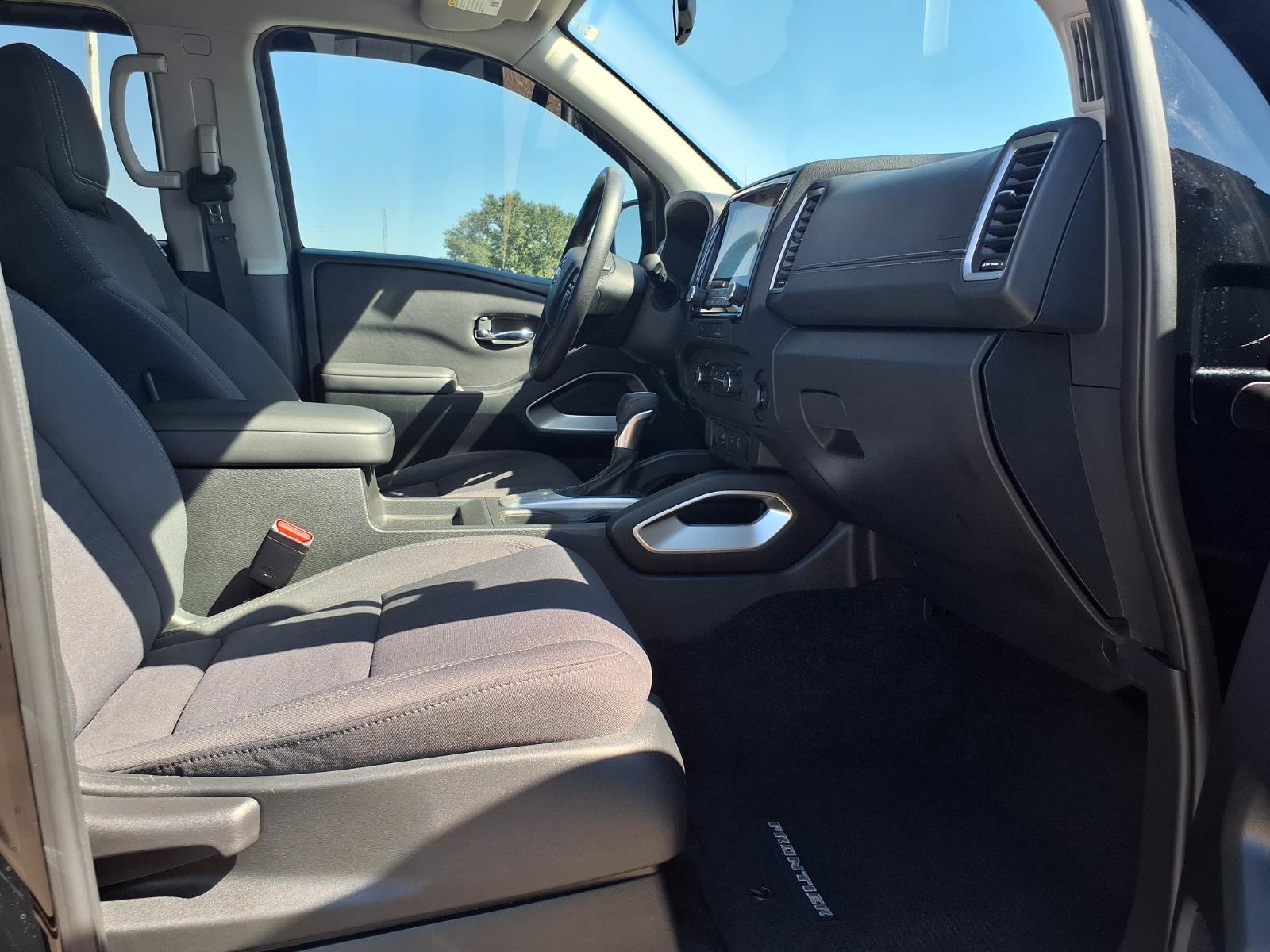 Used 2024 Nissan Frontier SV w/ Technology Package RWD image 13