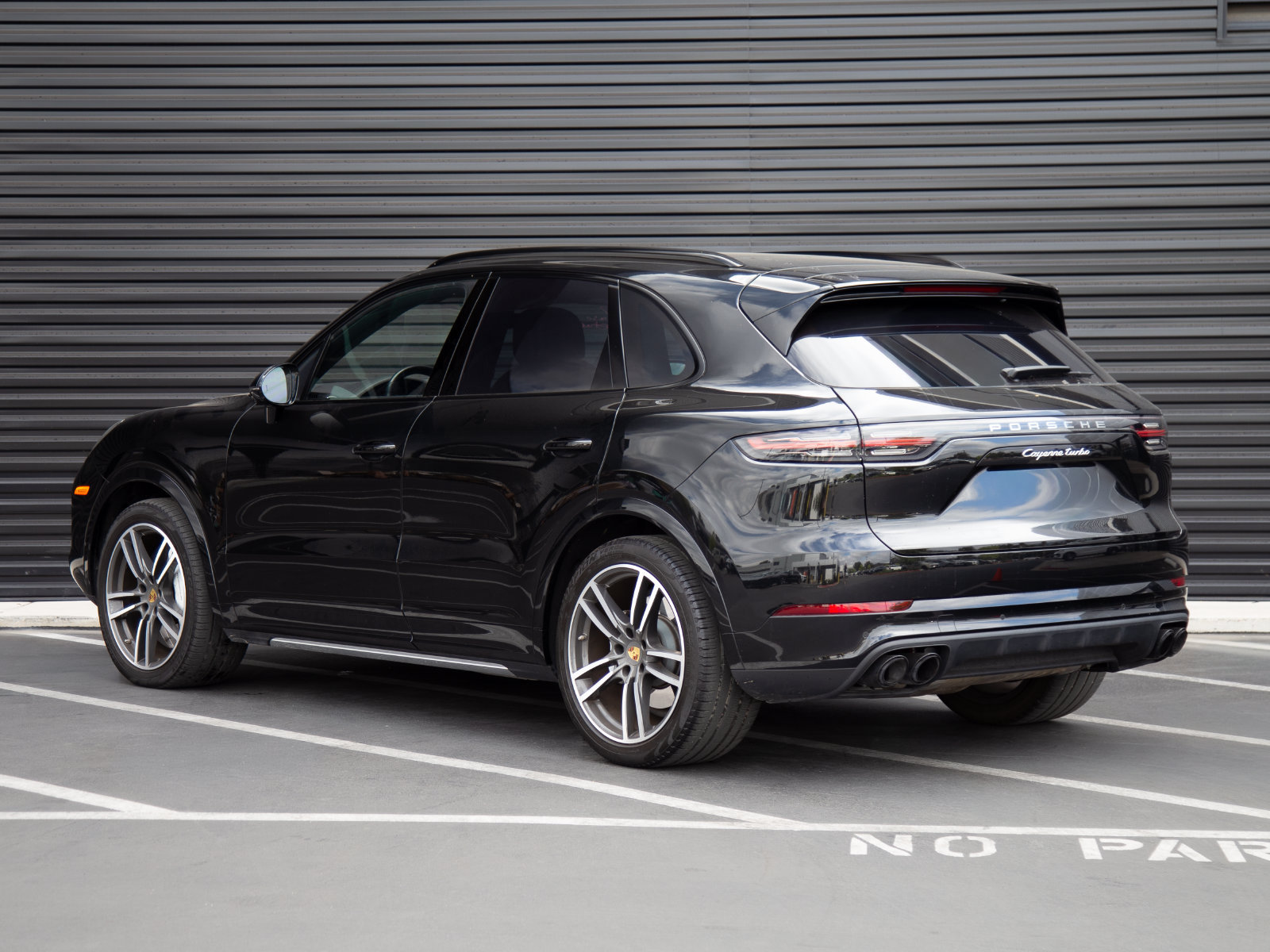 Certified 2023 Porsche Cayenne Turbo AWD/4WD image 3