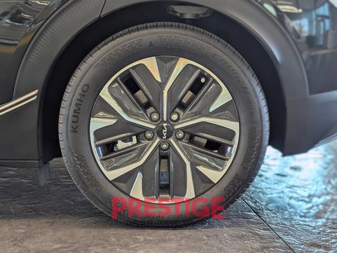 Used 2024 Kia EV6 Light RWD image 12
