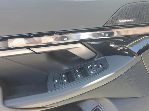 Used 2025 BMW i5 eDrive40i w/ Premium Package image 18