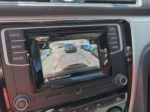 Used 2017 Volkswagen Passat 1.8T S image 19