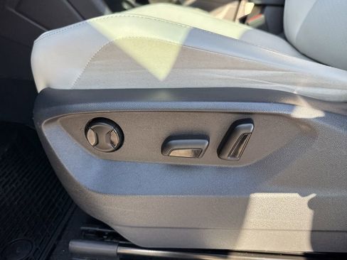 Used 2018 Volkswagen Tiguan SEL image 17