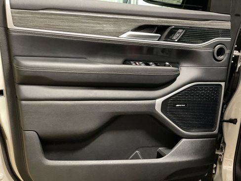 Used 2022 Jeep Wagoneer Series II image 12