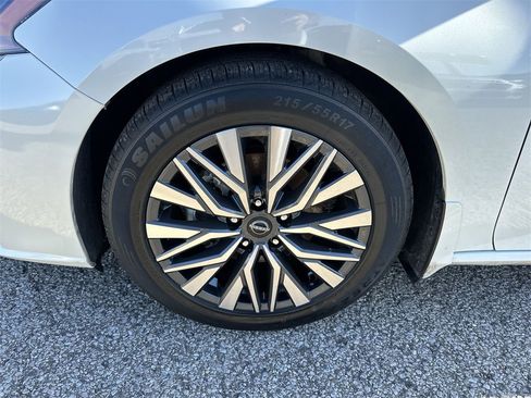 Used 2023 Nissan Altima 2.5 SV image 10