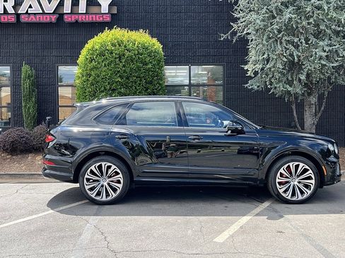 Used 2023 Bentley Bentayga image 19