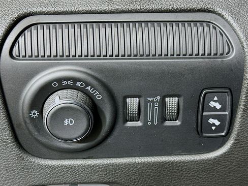 Used 2022 Jeep Wagoneer Series I w/ Rear Seat Video Group 1 image 17