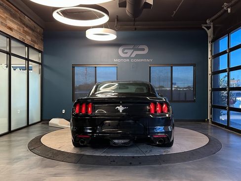 Used 2017 Ford Mustang Coupe image 4