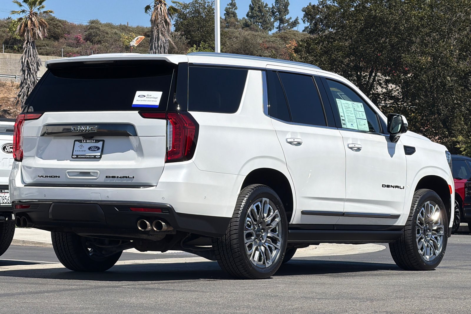 Used 2024 GMC Yukon Denali Ultimate AWD/4WD image 3