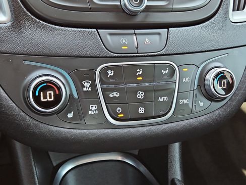 Used 2024 Chevrolet Malibu LT FWD image 15