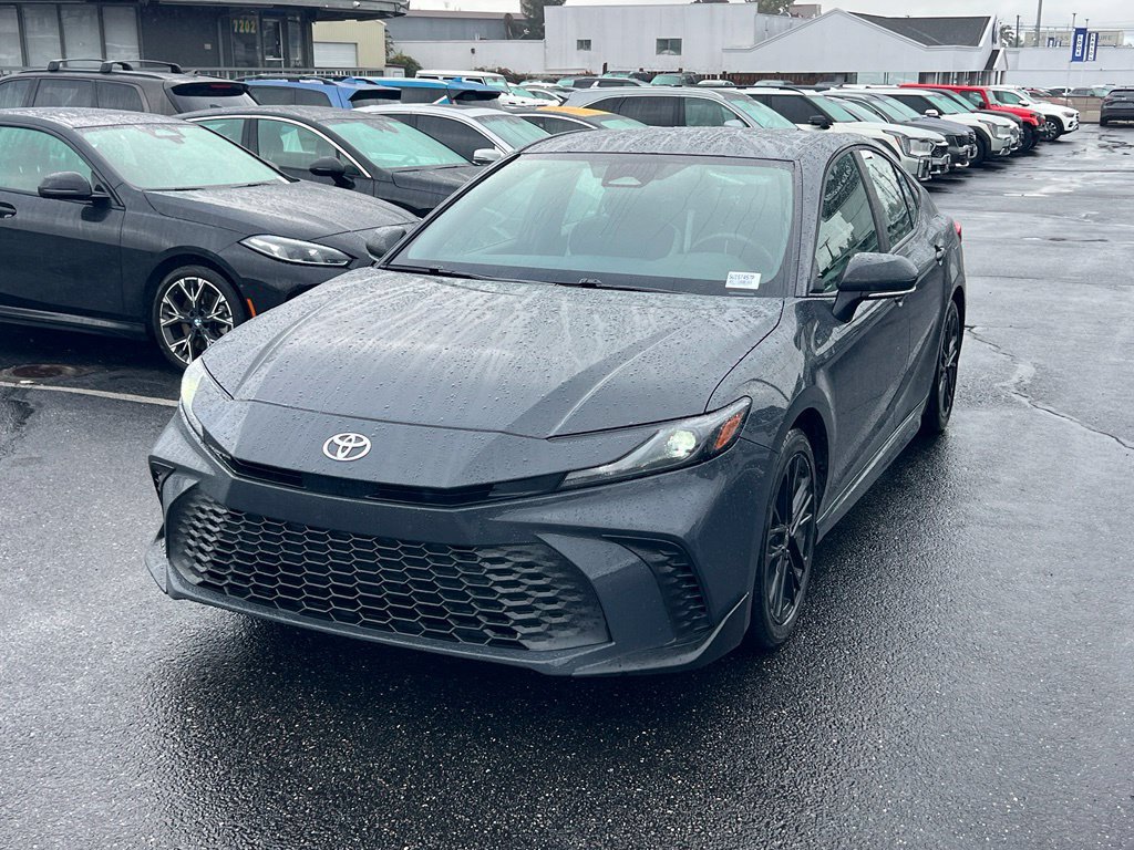 Used 2025 Toyota Camry SE FWD image 5