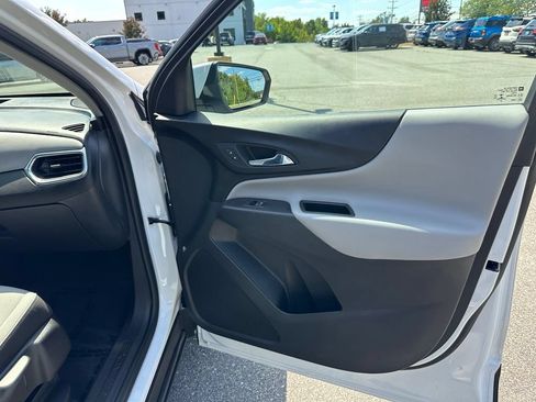 Used 2020 Chevrolet Equinox LT w/ Driver Convenience Package AWD/4WD image 16