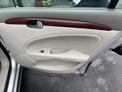 Used 2009 Buick Lucerne CXL FWD image 20