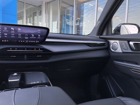 Used 2025 Buick Enclave Avenir image 38