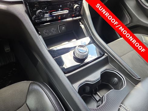 Used 2024 Jeep Grand Cherokee Altitude AWD/4WD image 25