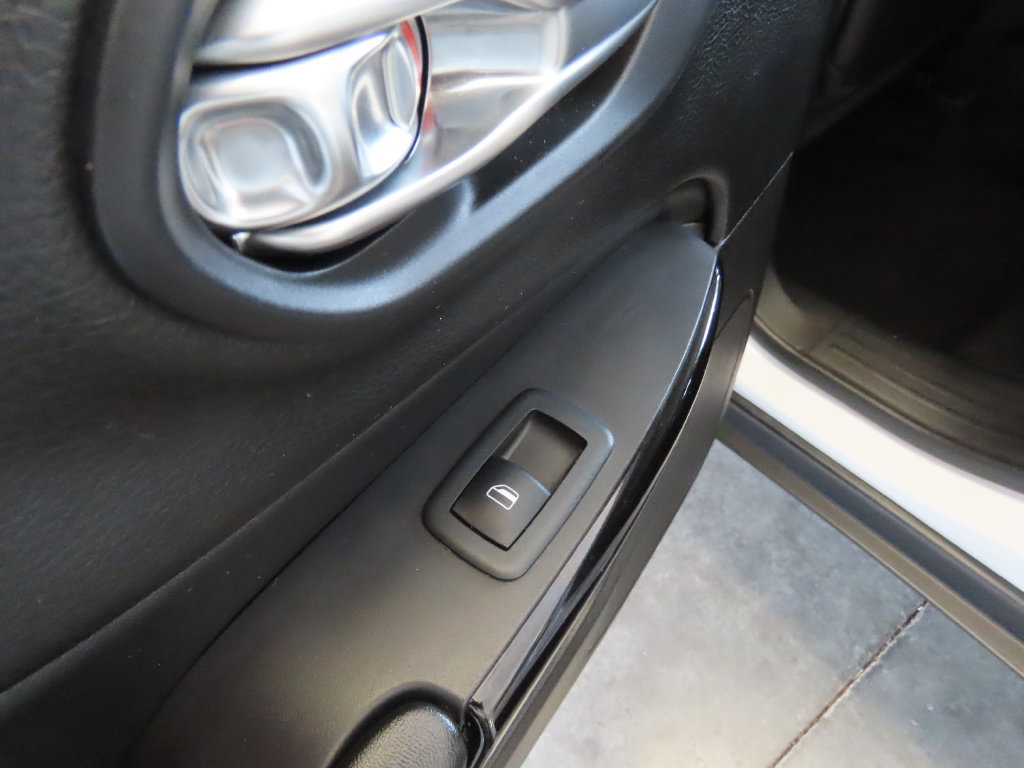 Used 2019 Jeep Cherokee Latitude Plus AWD/4WD image 25