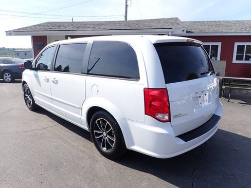Used 2015 Dodge Grand Caravan SE w/ Quick Order Package 29E SE FWD image 4
