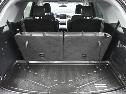 Used 2024 Ford Explorer XLT w/ Equipment Group 202A AWD/4WD image 12