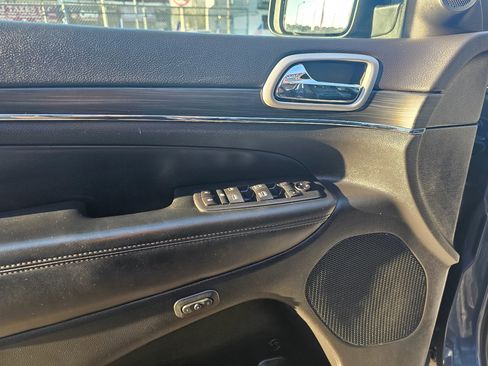 Used 2020 Jeep Grand Cherokee Limited image 31