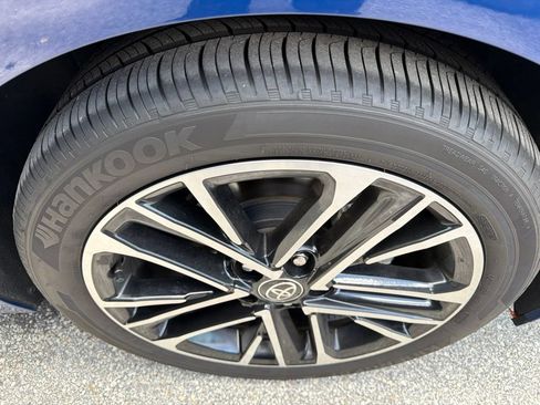 Used 2025 Toyota Camry XLE FWD image 7