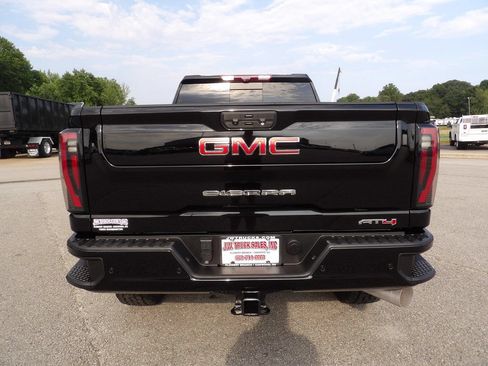Used 2024 GMC Sierra 2500 AT4 w/ AT4 Premium Plus Package AWD/4WD image 6