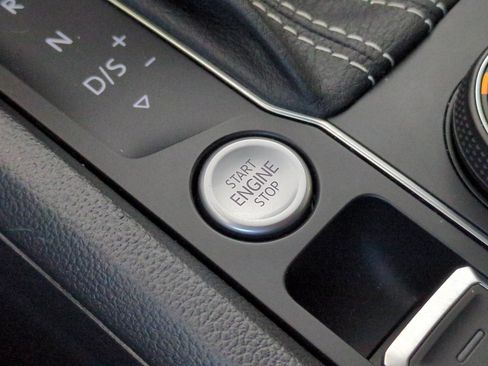 Used 2022 Volkswagen Atlas Cross Sport SE AWD/4WD image 34