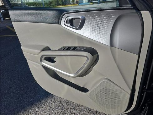 Used 2024 Kia Soul LX image 10