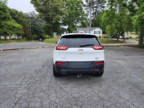 Used 2016 Jeep Cherokee Latitude AWD/4WD image 14