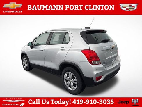 Used 2018 Chevrolet Trax LS FWD image 3