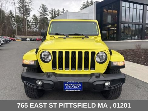 Used 2022 Jeep Wrangler Unlimited Sahara AWD/4WD image 11
