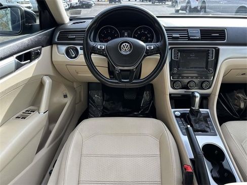 Used 2019 Volkswagen Passat 2.0T Wolfsburg image 9
