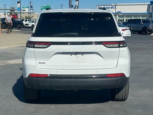 Used 2023 Jeep Grand Cherokee Altitude image 4