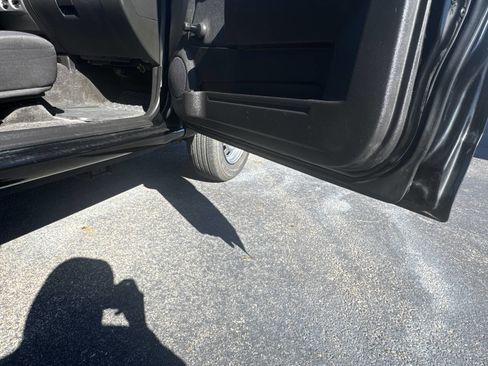 Used 2011 Chevrolet Colorado W/T image 37