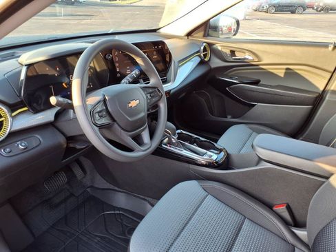New 2025 Chevrolet Trax LT FWD image 9