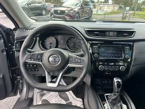 Used 2020 Nissan Rogue SL w/ Premium Package image 18