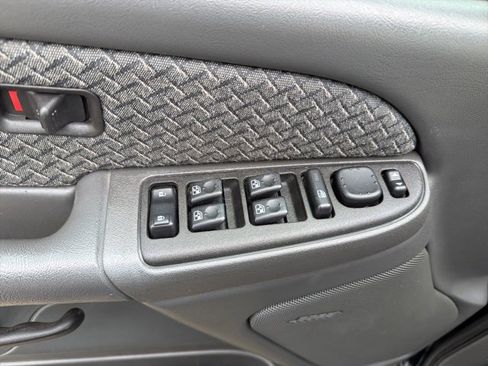 Used 2003 Chevrolet Avalanche 4x4 w/ Suspension Package, Off-Road image 23