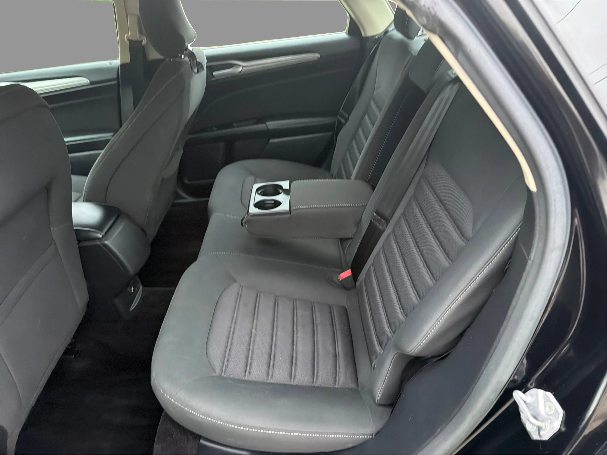 Used 2017 Ford Fusion SE FWD image 11