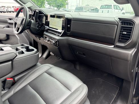 Certified 2026 GMC Sierra 1500 SLT AWD/4WD image 40