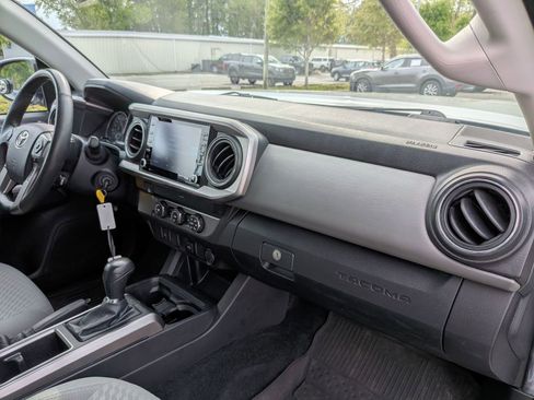 Used 2022 Toyota Tacoma SR5 w/ SR5 Appearance Package (SM) image 37