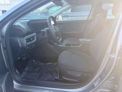 Used 2025 Kia K4 FWD image 25