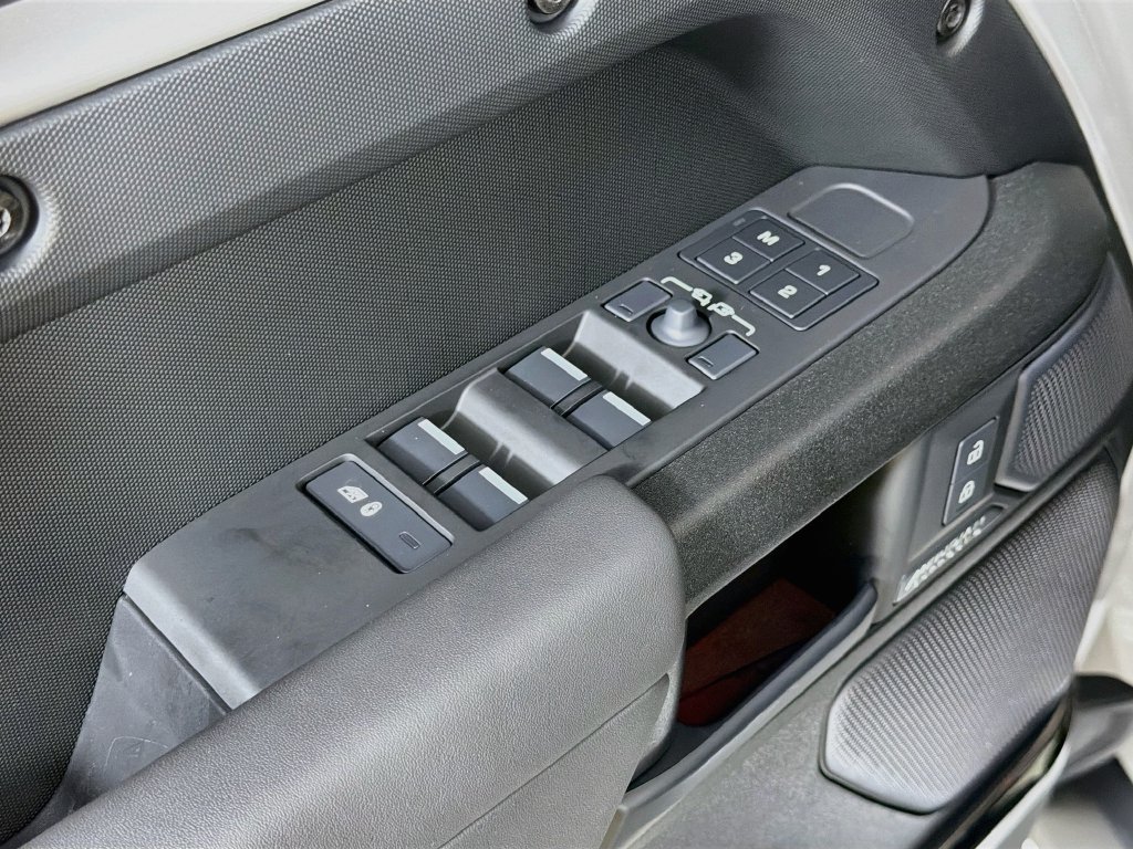 Used 2026 Land Rover Defender 110 OCTA AWD/4WD image 17